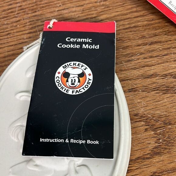 Disney’s Donald Duck Cookie Molds & Stamps, set of 2 nwt - Picture 6 of 7